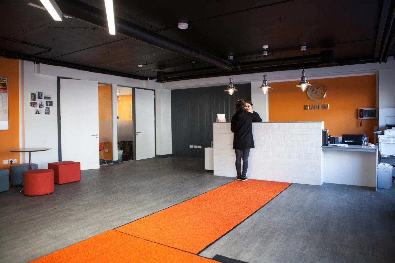 إي سي لتعليم اللغة